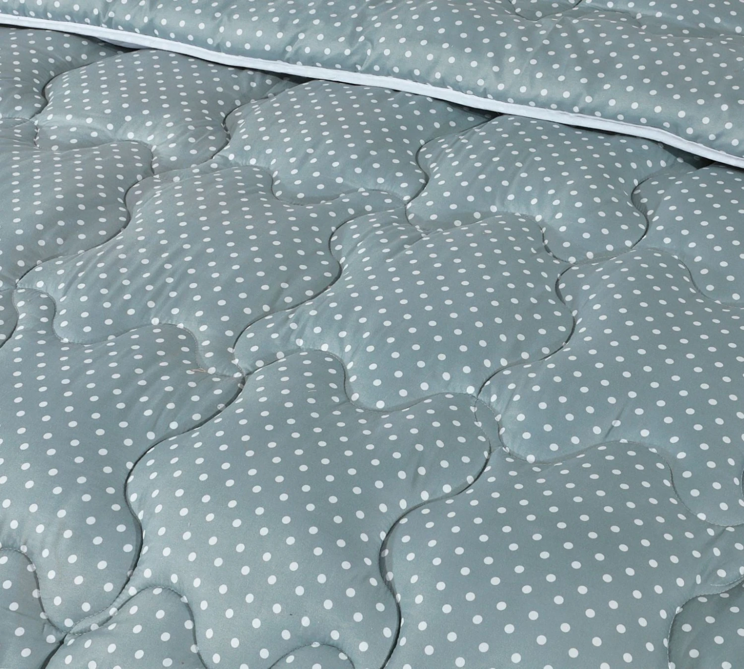 Soft Touch Coverless Microfibre Ultimate Comfort Duvet Quilt 10.5 Tog - Grey Polka Dot(Soft Touch Coverless Microfibre Ultimate Comfort Duvet Quilt 10 5 Tog Grey Polka Dot) 7 Soft Touch Coverless Microfibre Ultimate Comfort Duvet Quilt 10.5 Tog - Grey Polka Dot(Soft Touch Coverless Microfibre Ultimate Comfort Duvet Quilt 10 5 Tog Grey Polka Dot) - Image 5