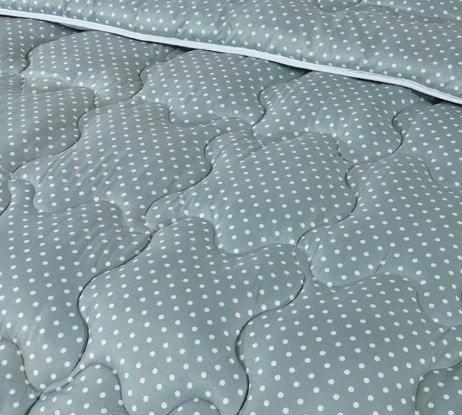 Soft Touch Coverless Microfibre Ultimate Comfort Duvet Quilt 10.5 Tog - Grey Polka Dot(Soft Touch Coverless Microfibre Ultimate Comfort Duvet Quilt 10 5 Tog Grey Polka Dot) 9 Soft Touch Coverless Microfibre Ultimate Comfort Duvet Quilt 10.5 Tog - Grey Polka Dot(Soft Touch Coverless Microfibre Ultimate Comfort Duvet Quilt 10 5 Tog Grey Polka Dot) - Image 7