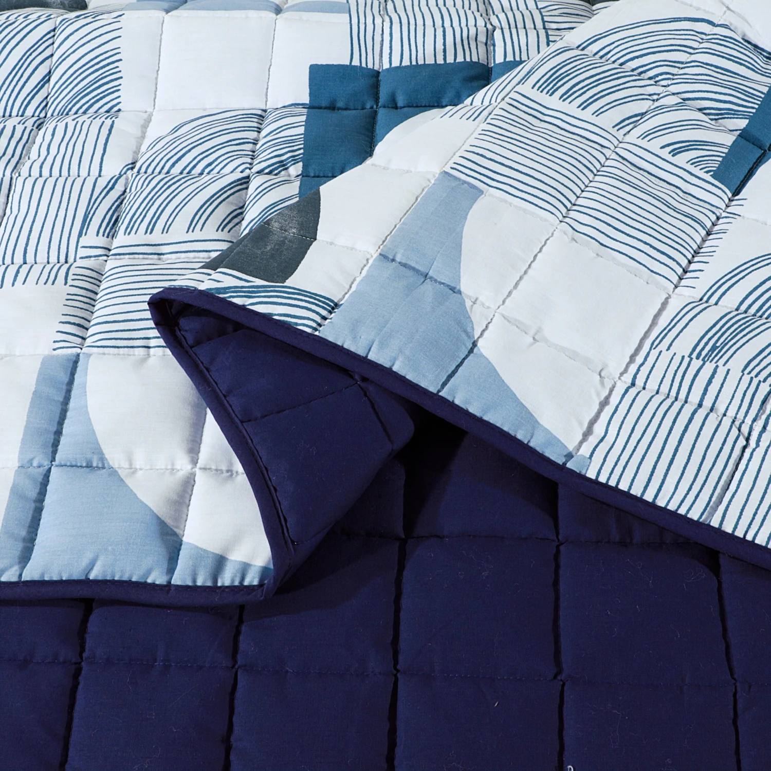 Quilted 4.5 Tog Reversible Coverless Printed Duvet Quilt - Blue Geometric(Quilted 4 5 Tog Reversible Coverless Printed Duvet Quilt Blue Geometric) 8 Quilted 4.5 Tog Reversible Coverless Printed Duvet Quilt - Blue Geometric(Quilted 4 5 Tog Reversible Coverless Printed Duvet Quilt Blue Geometric) - Image 6