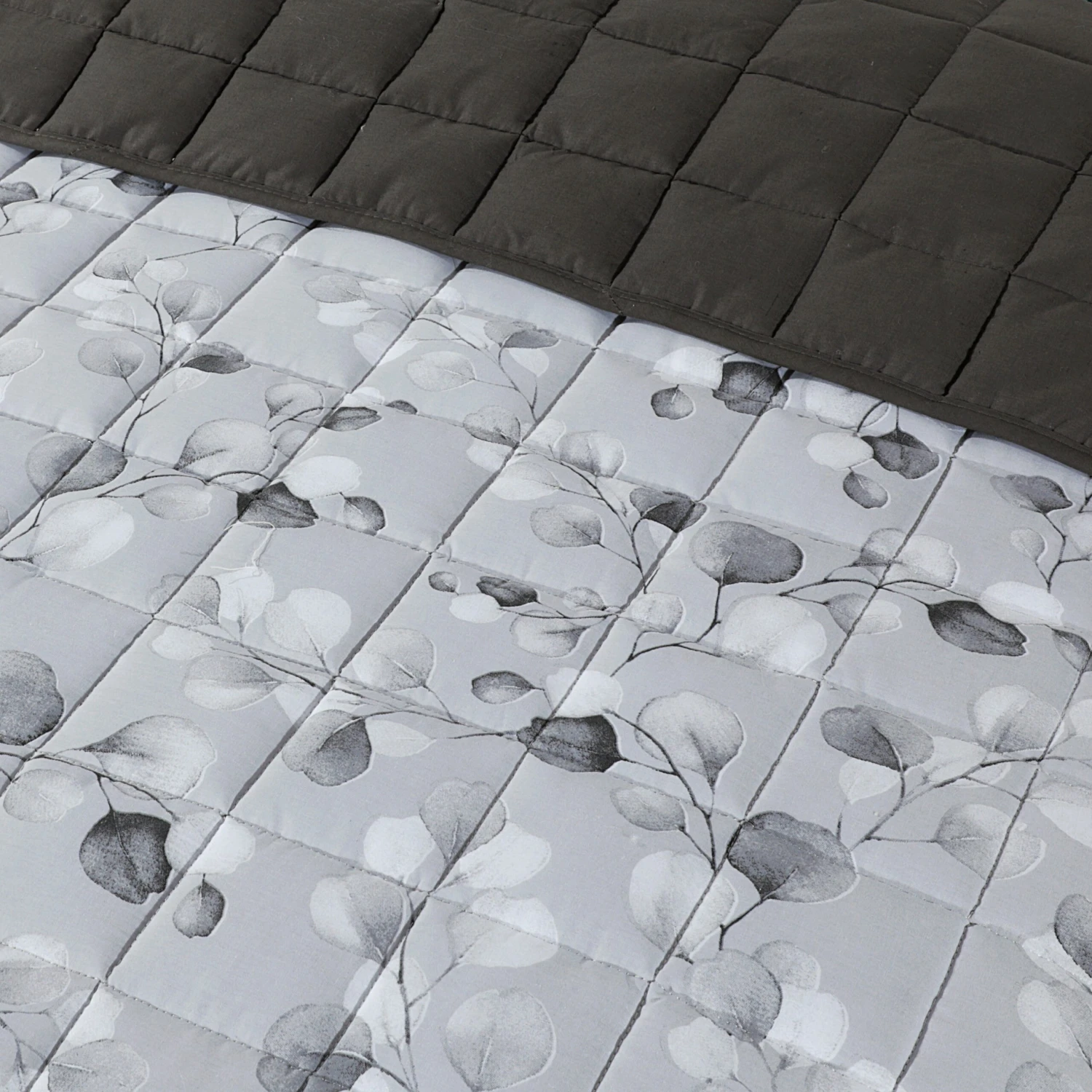 Quilted 4.5 Tog Reversible Coverless Printed Duvet Quilt - Grey Leaves(Quilted 4 5 Tog Reversible Coverless Printed Duvet Quilt Grey Leaves) 6 Quilted 4.5 Tog Reversible Coverless Printed Duvet Quilt - Grey Leaves(Quilted 4 5 Tog Reversible Coverless Printed Duvet Quilt Grey Leaves) - Image 4