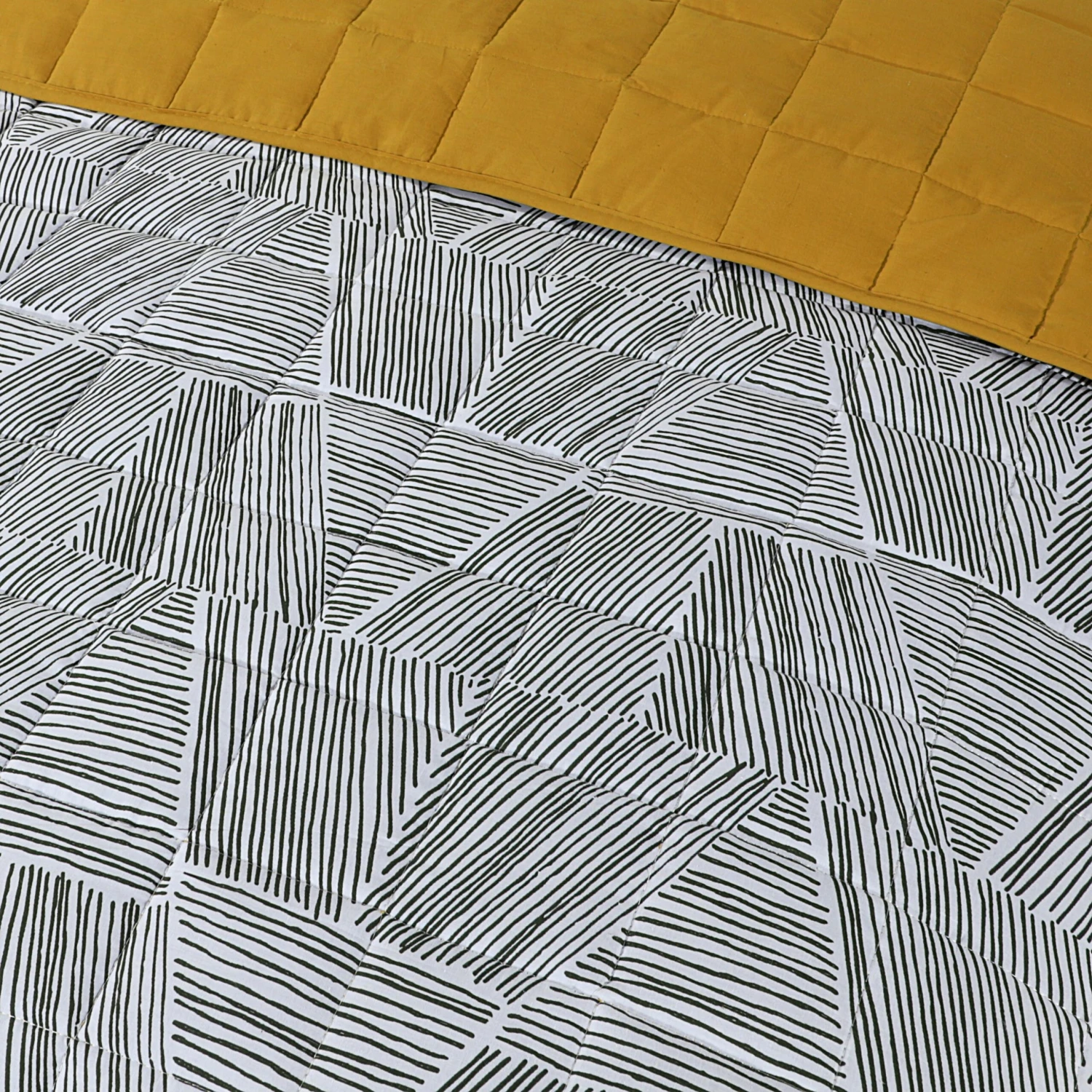 Quilted 4.5 Tog Reversible Coverless Printed Duvet Quilt - Triangles(Copy Of Quilted 4 5 Tog Reversible Coverless Printed Duvet Quilt Triangles) 6 Quilted 4.5 Tog Reversible Coverless Printed Duvet Quilt - Triangles(Copy Of Quilted 4 5 Tog Reversible Coverless Printed Duvet Quilt Triangles) - Image 4